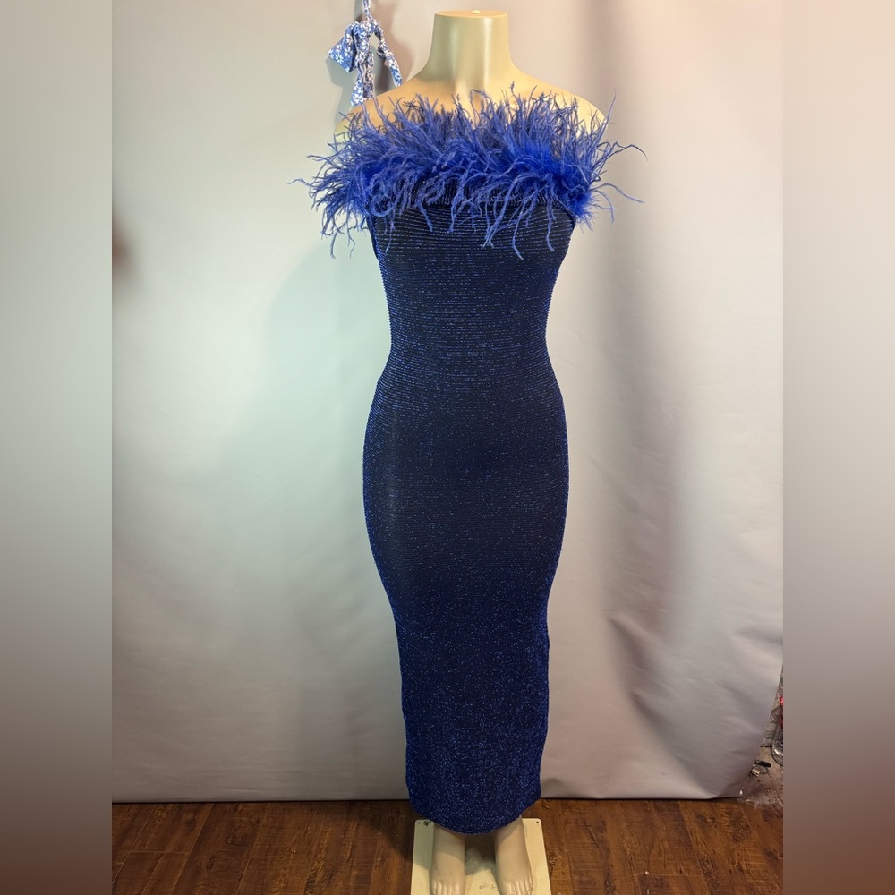 Elegant Strapless Blue Dress with Feather Detail